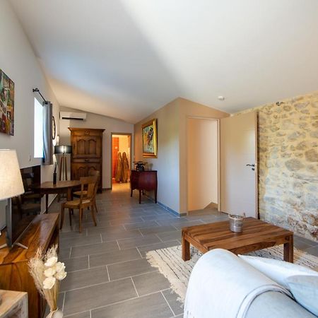 La Maison De Livia, Gite, Chambres Et Table D'Hotes Sauzet (Gard) Esterno foto