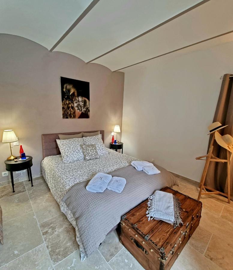 La Maison De Livia, Gite, Chambres Et Table D'Hotes Sauzet (Gard) Esterno foto
