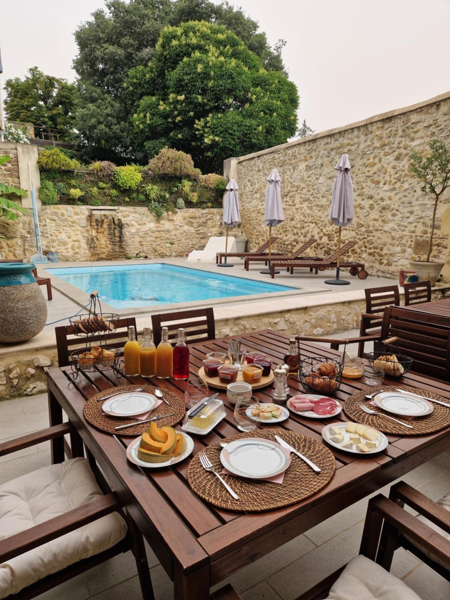 La Maison De Livia, Gite, Chambres Et Table D'Hotes, Entre Uzes Et Nimes Sauzet  Esterno foto