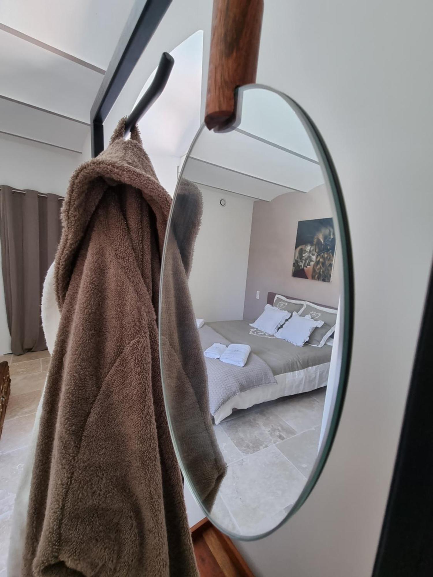 La Maison De Livia, Gite, Chambres Et Table D'Hotes Sauzet (Gard) Esterno foto