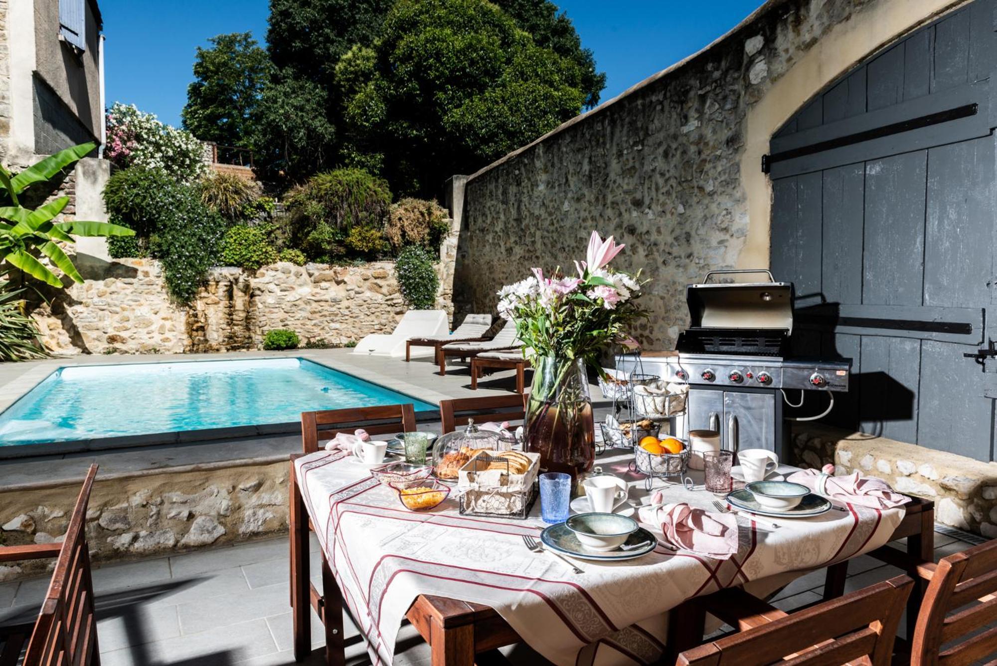La Maison De Livia, Gite, Chambres Et Table D'Hotes Sauzet (Gard) Esterno foto