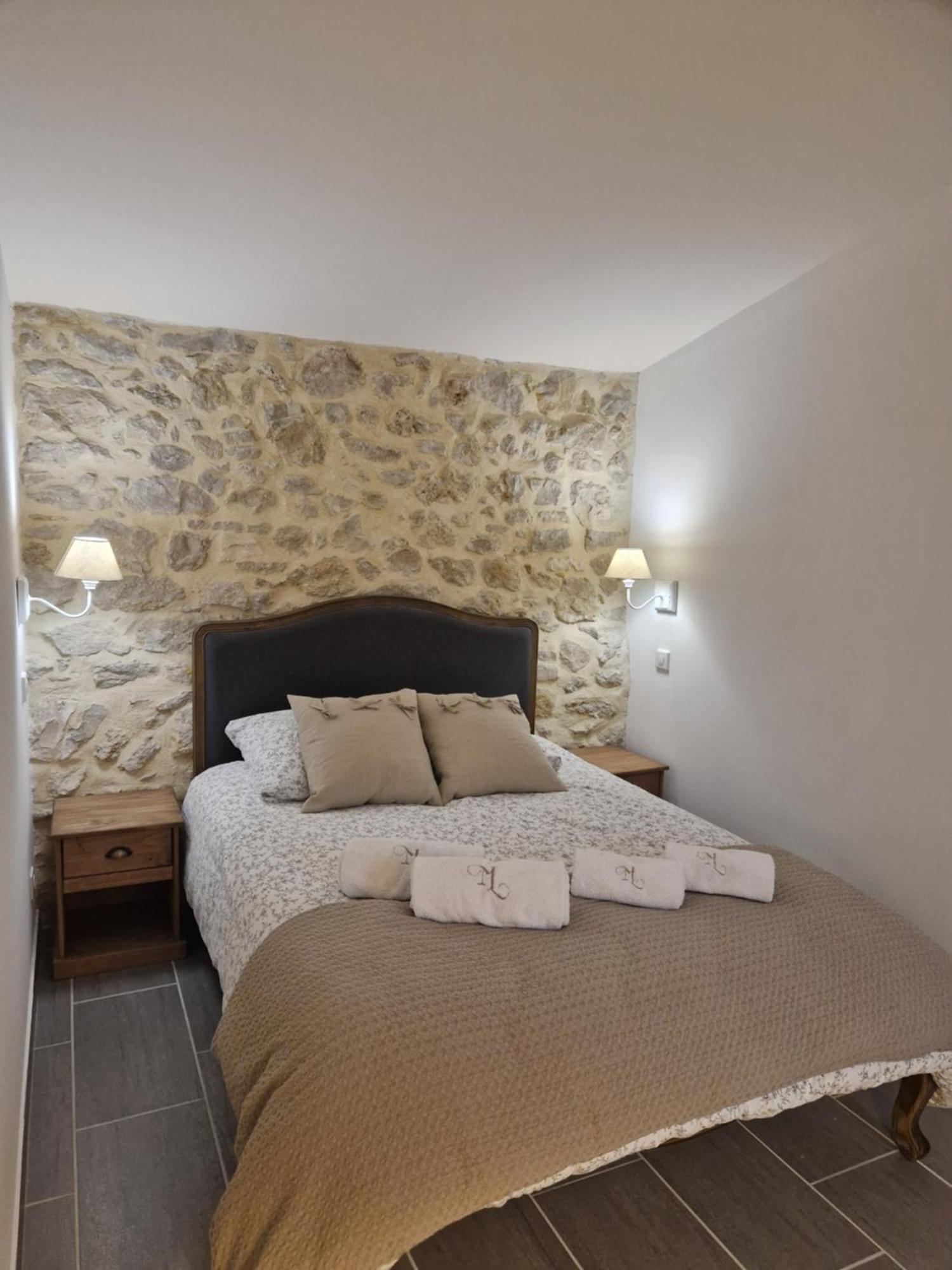 La Maison De Livia, Gite, Chambres Et Table D'Hotes, Entre Uzes Et Nimes Sauzet  Esterno foto