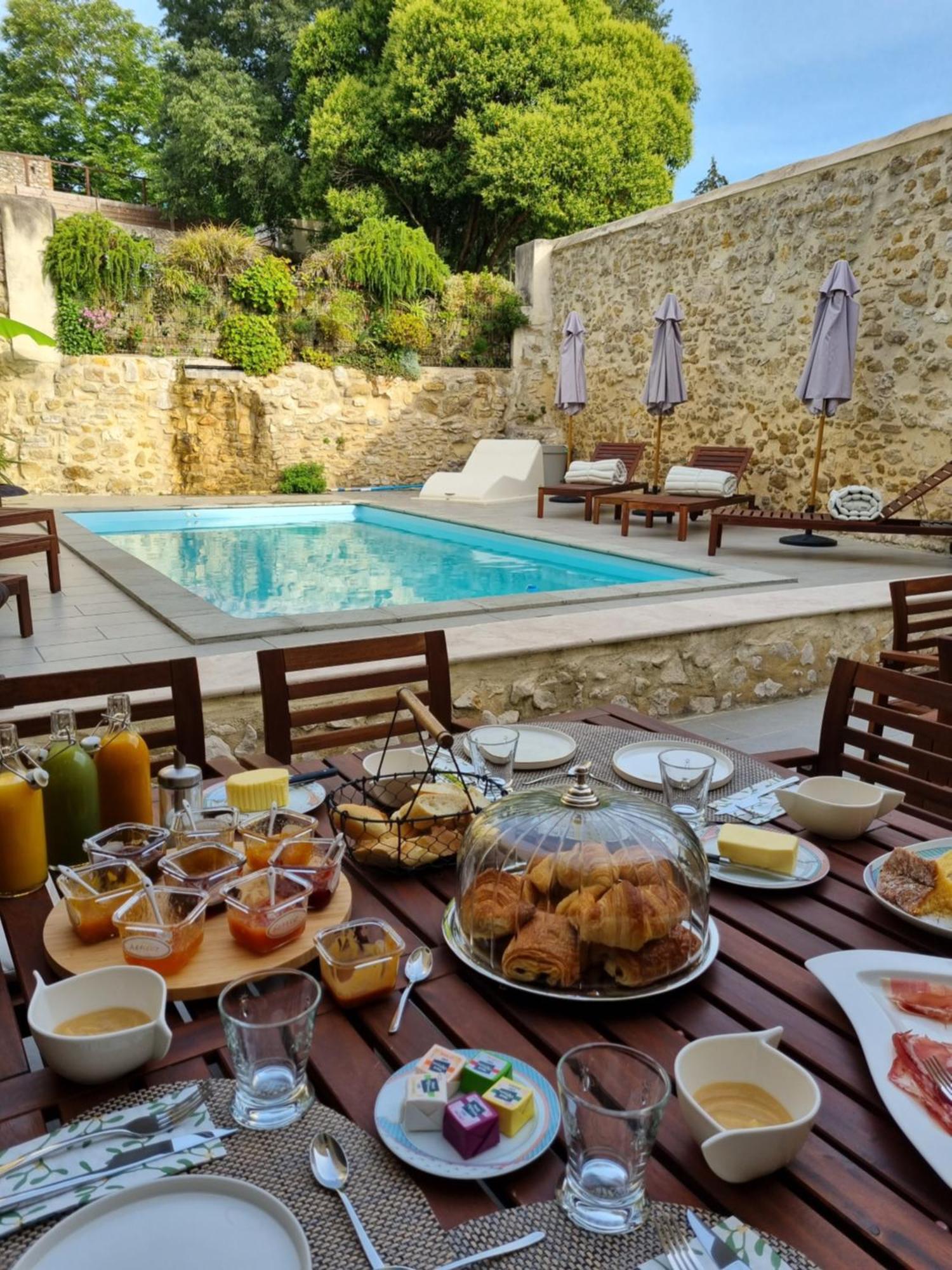 La Maison De Livia, Gite, Chambres Et Table D'Hotes, Entre Uzes Et Nimes Sauzet  Esterno foto